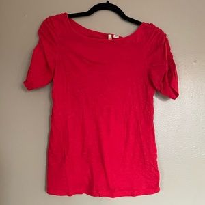 Little yellow button for Anthropologie. Lightweight T-shirt in size medium